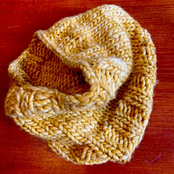 Handknit merino cowl - Picture 1 of 2